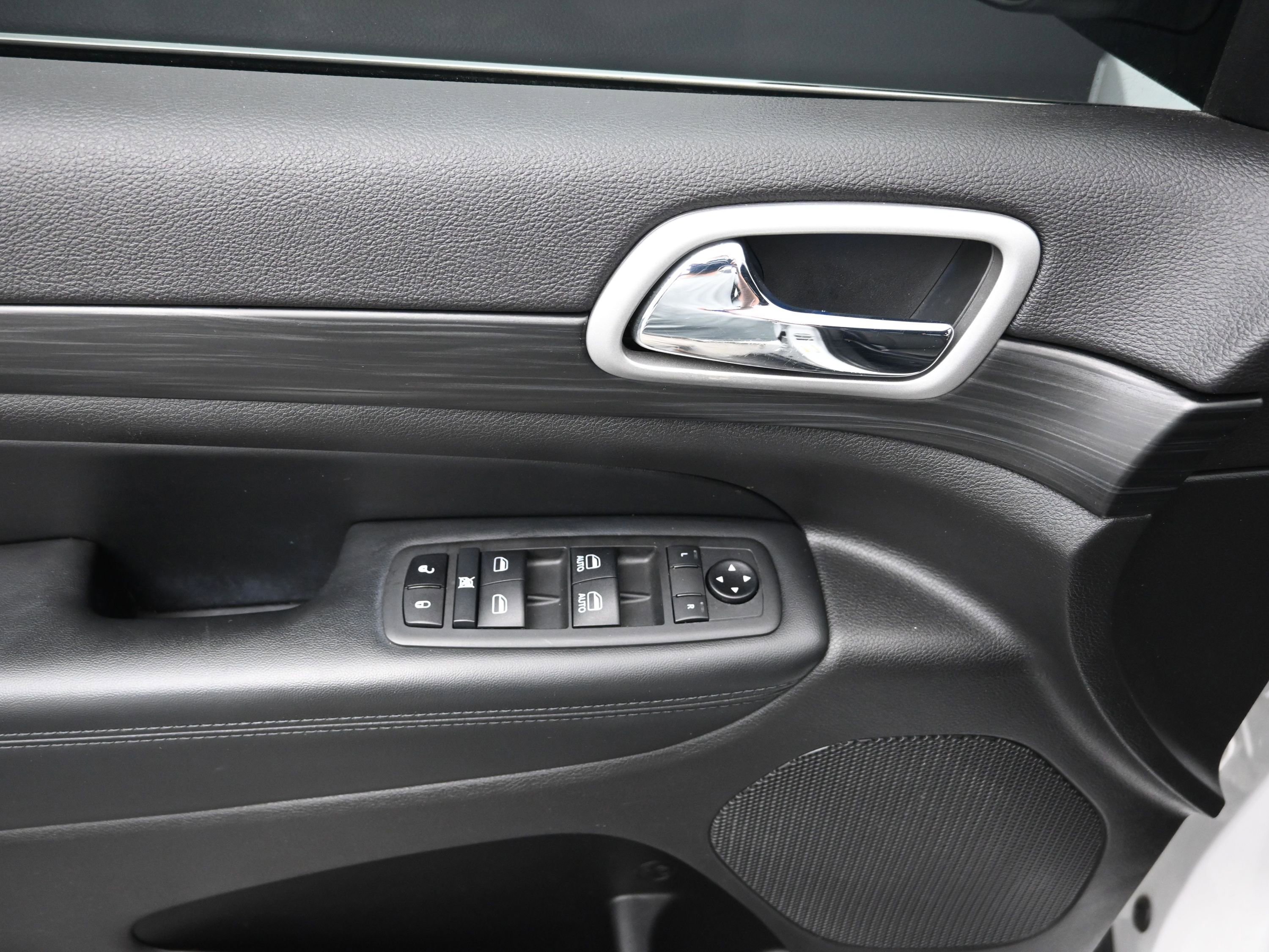 Used 2021 Jeep Grand Cherokee Laredo image 11