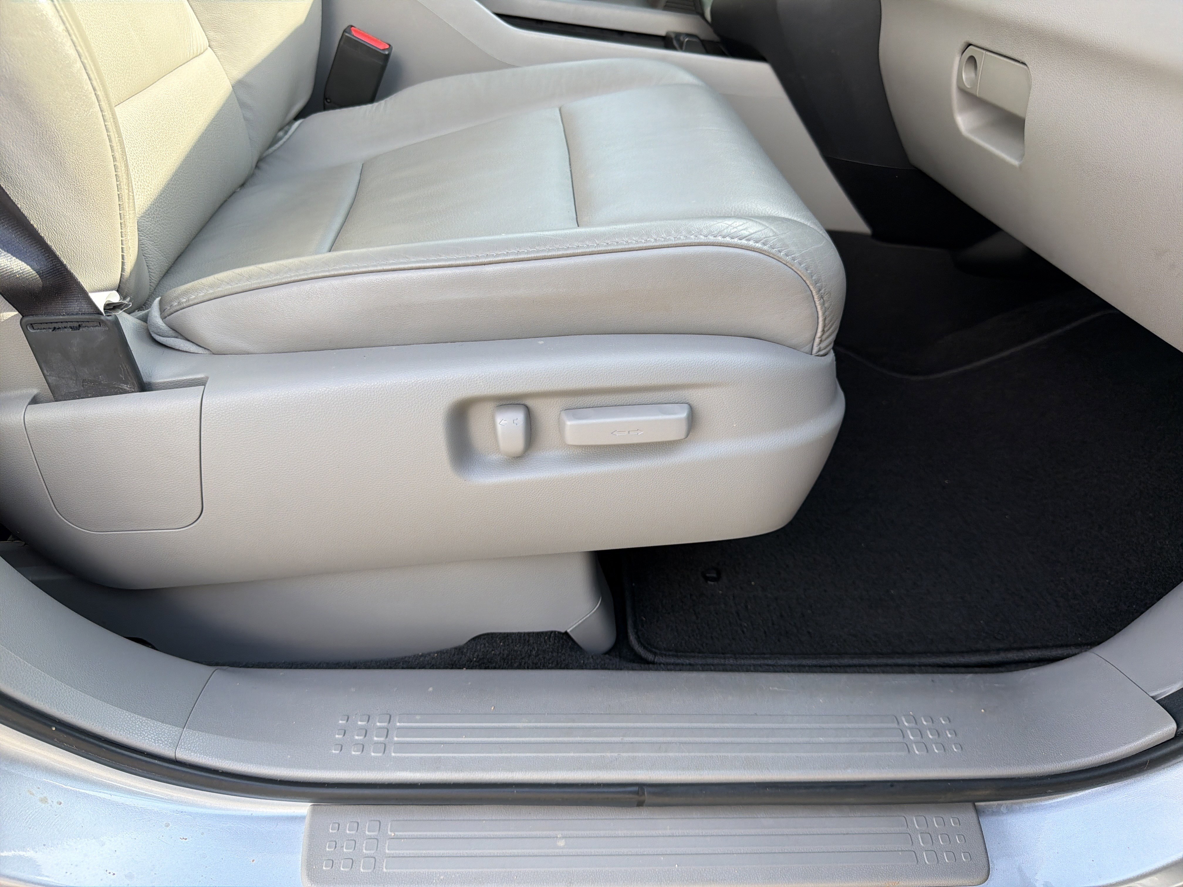 Used 2010 Honda Pilot Touring image 27