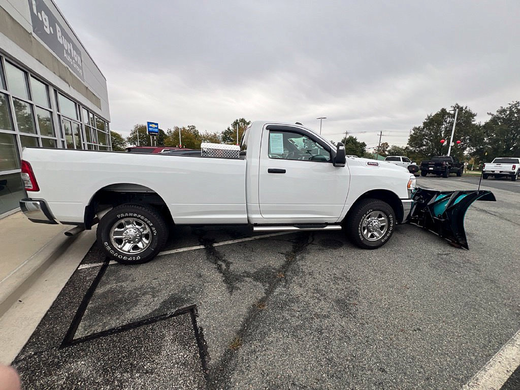 Used 2024 RAM 2500 Tradesman w/ Chrome Appearance Group AWD/4WD image 12