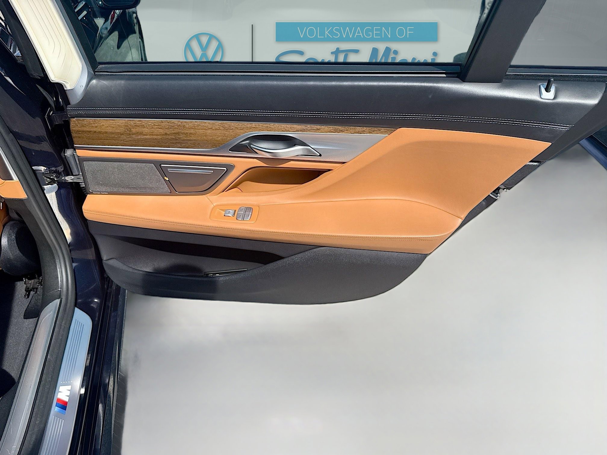 Used 2018 BMW 750i RWD image 31