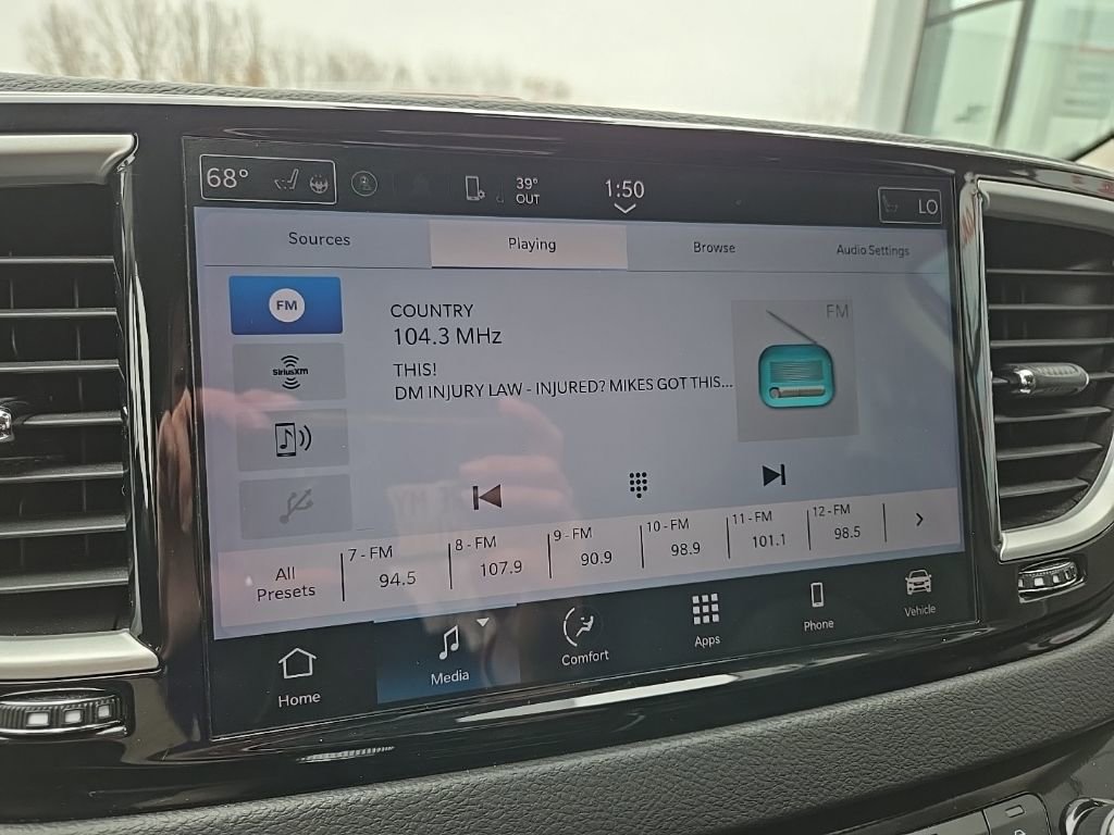 Used 2024 Chrysler Pacifica Touring-L image 49