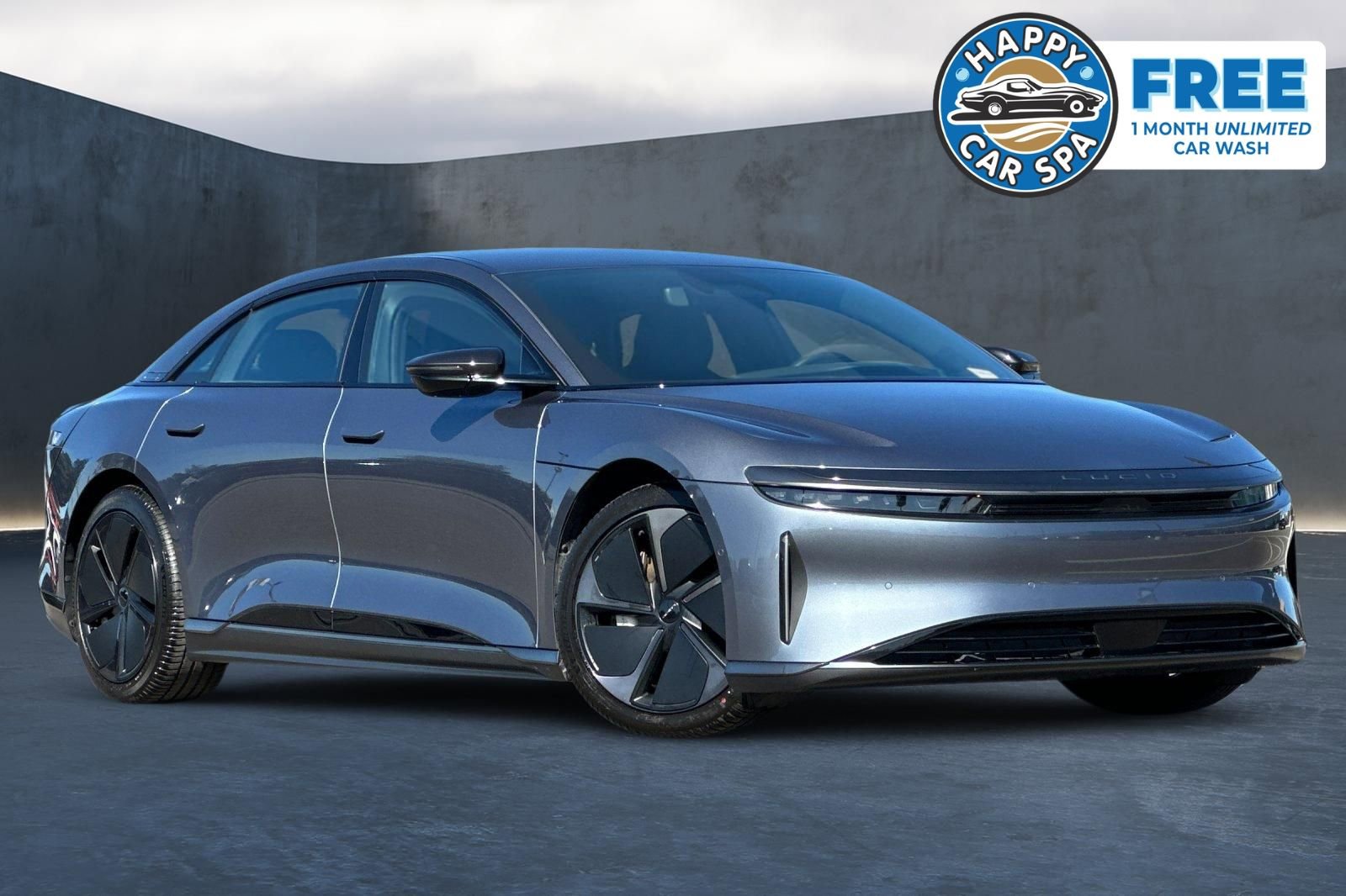 Used 2024 Lucid Air Touring image 1
