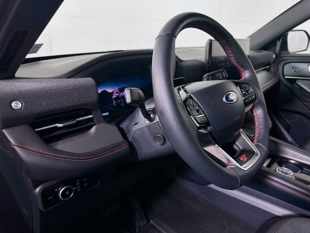 Used 2025 Ford Explorer ST image 10