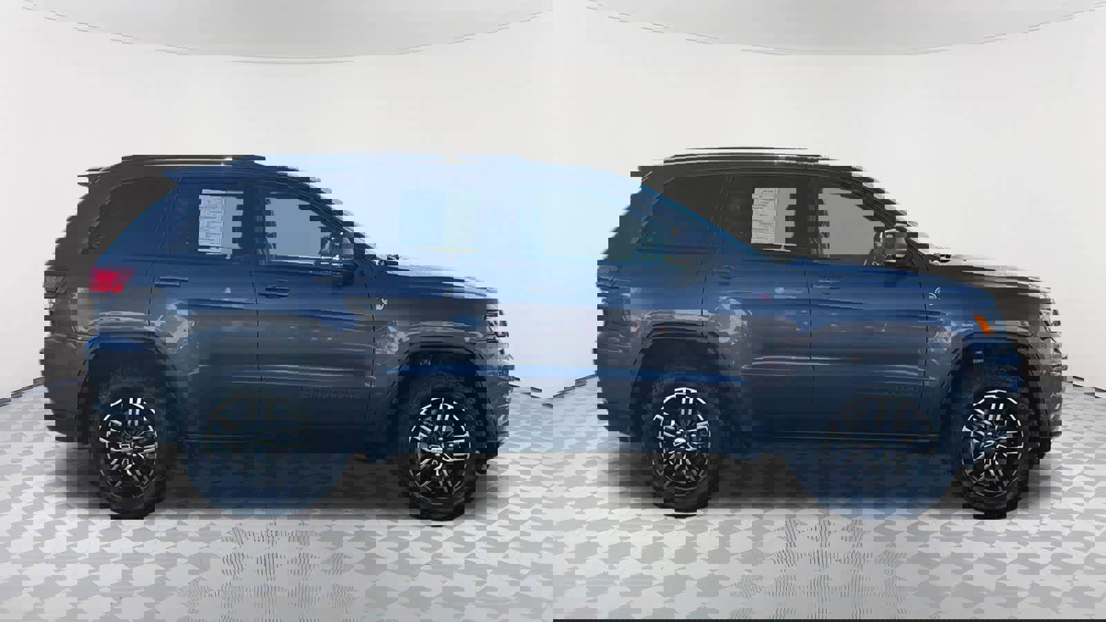 Used 2017 Jeep Grand Cherokee Trailhawk w/ Trailhawk Luxury Group image 4