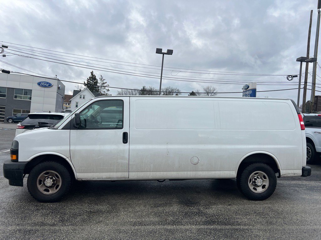 Used 2020 Chevrolet Express 3500 Extended image 2