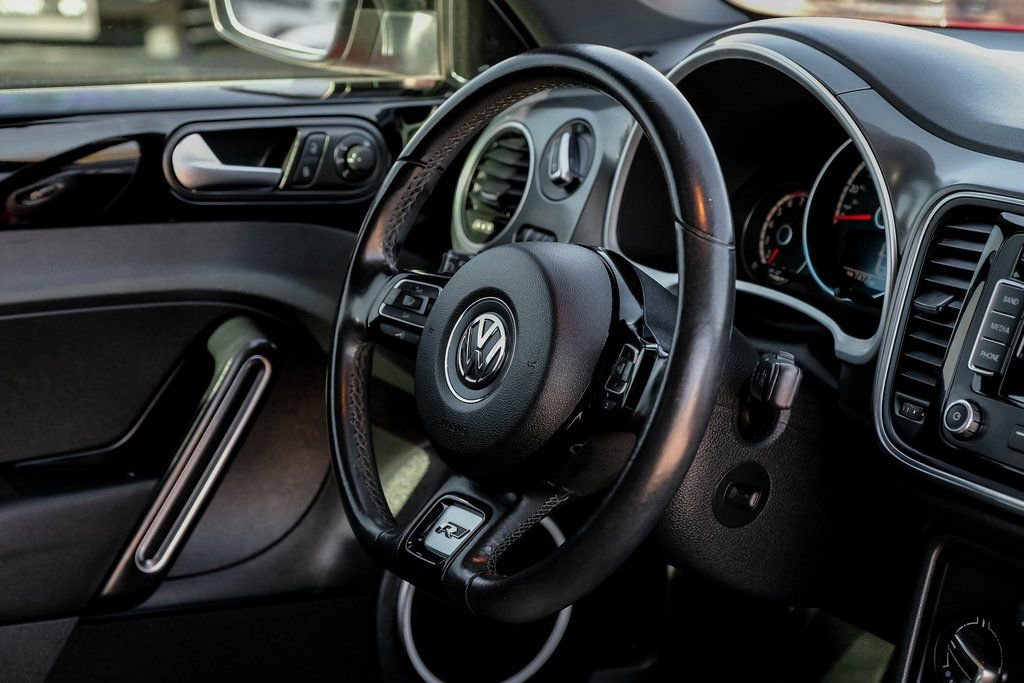 Used 2014 Volkswagen Beetle R-Line image 12
