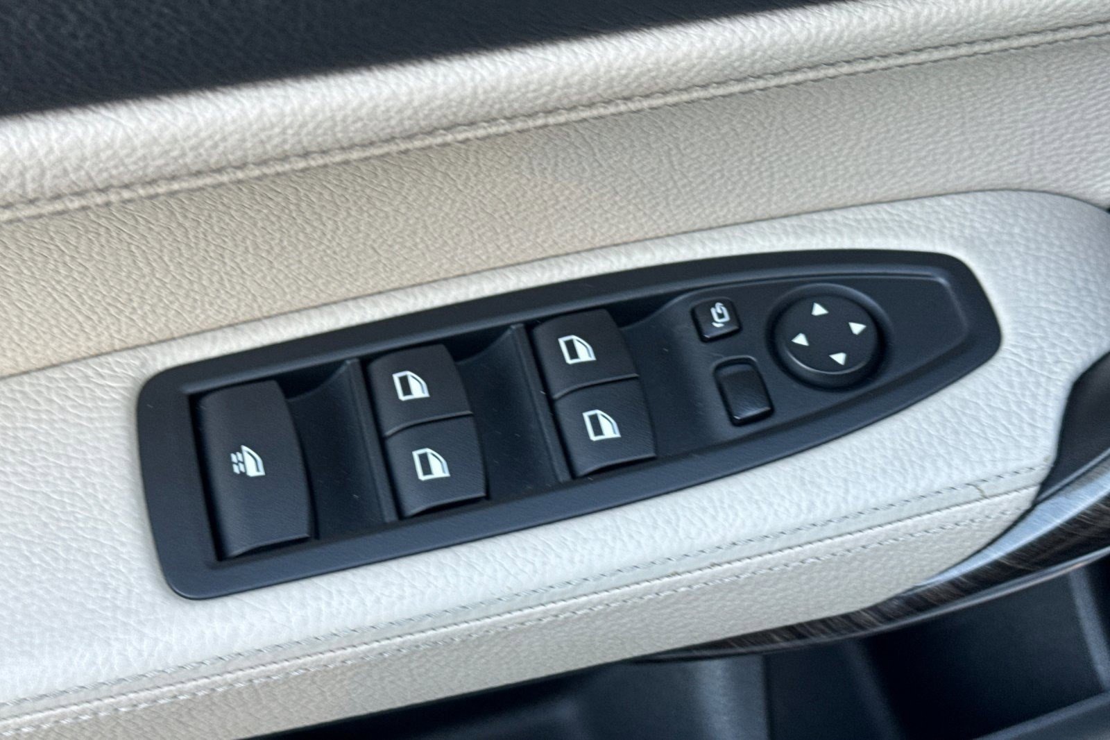 Used 2016 BMW M235i xDrive Convertible image 13