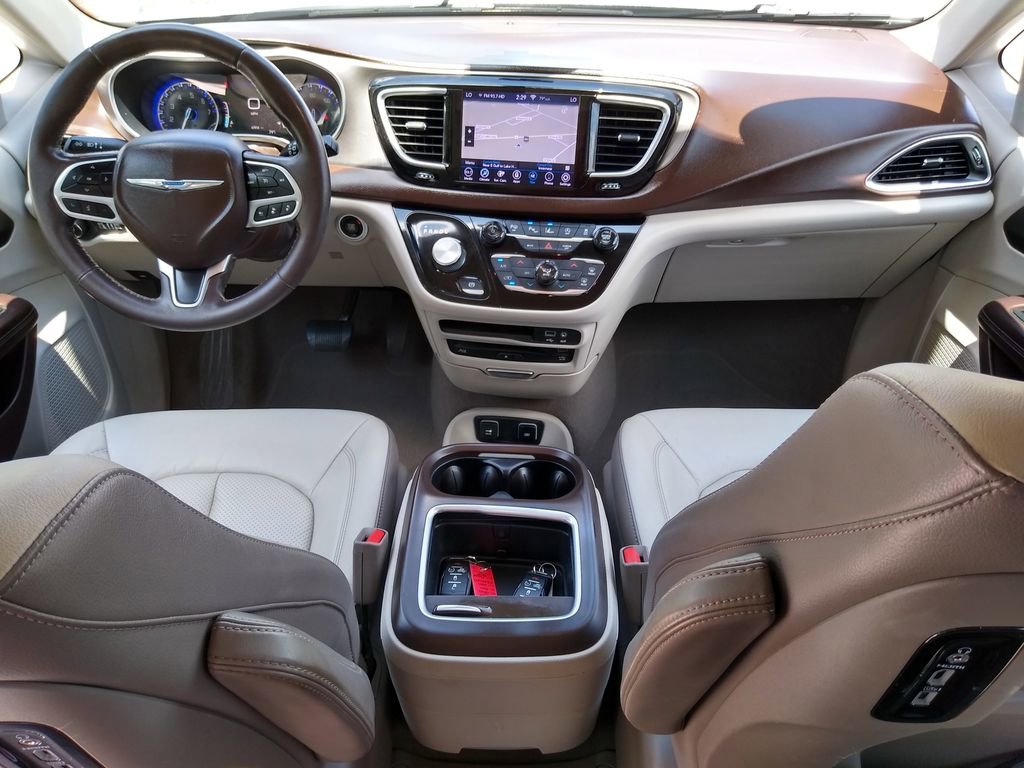 Used 2019 Chrysler Pacifica Touring-L Plus w/ Advanced Safetytec Group FWD image 12