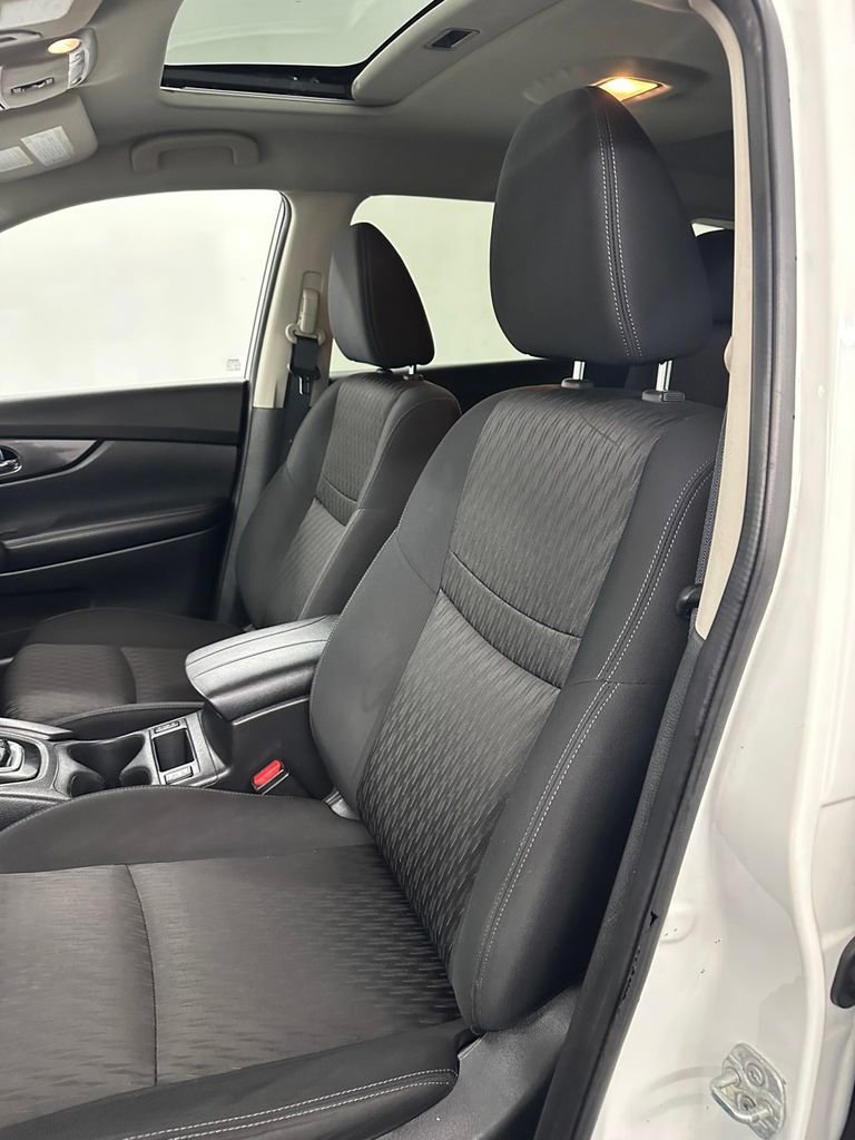 Used 2018 Nissan Rogue SV image 13