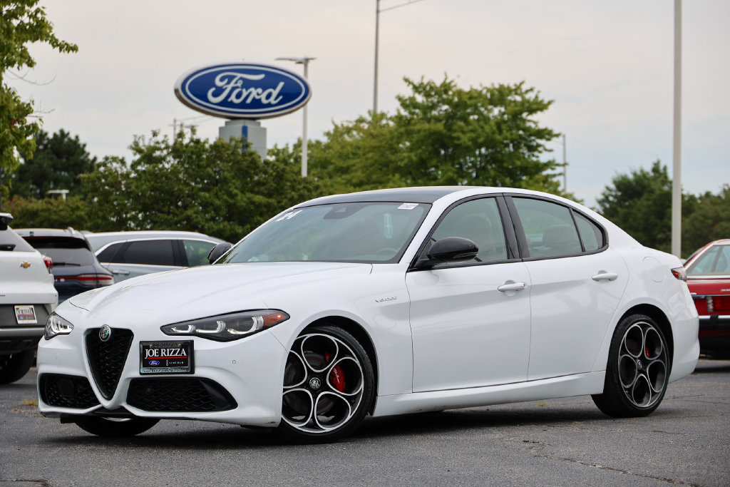 Used 2024 Alfa Romeo Giulia Veloce RWD image 1