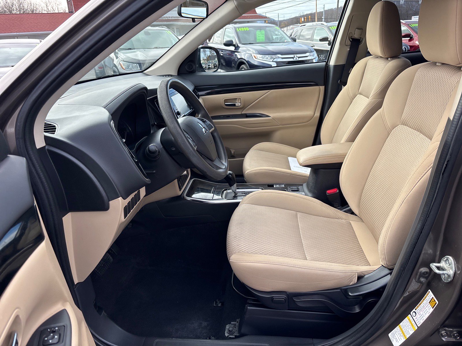 Used 2020 Mitsubishi Outlander ES image 9