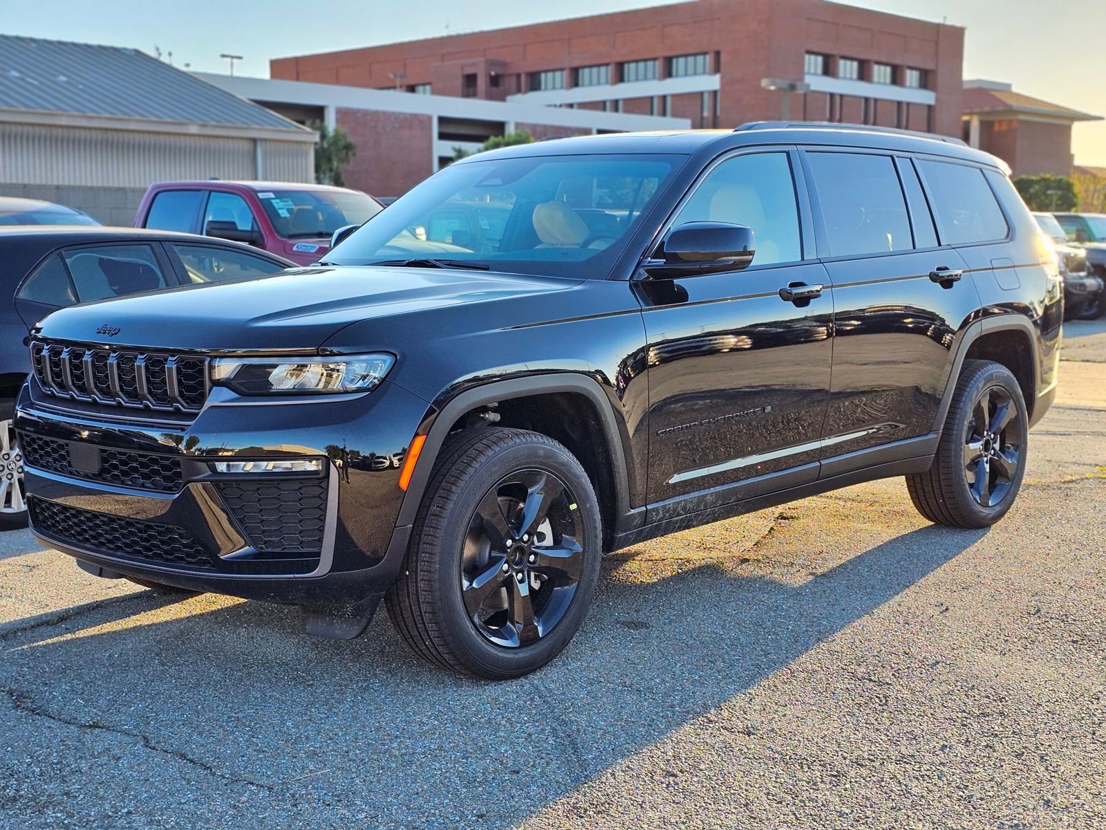 New 2026 Jeep Grand Cherokee L Limited w/ Limited Altitude Package AWD/4WD image 3