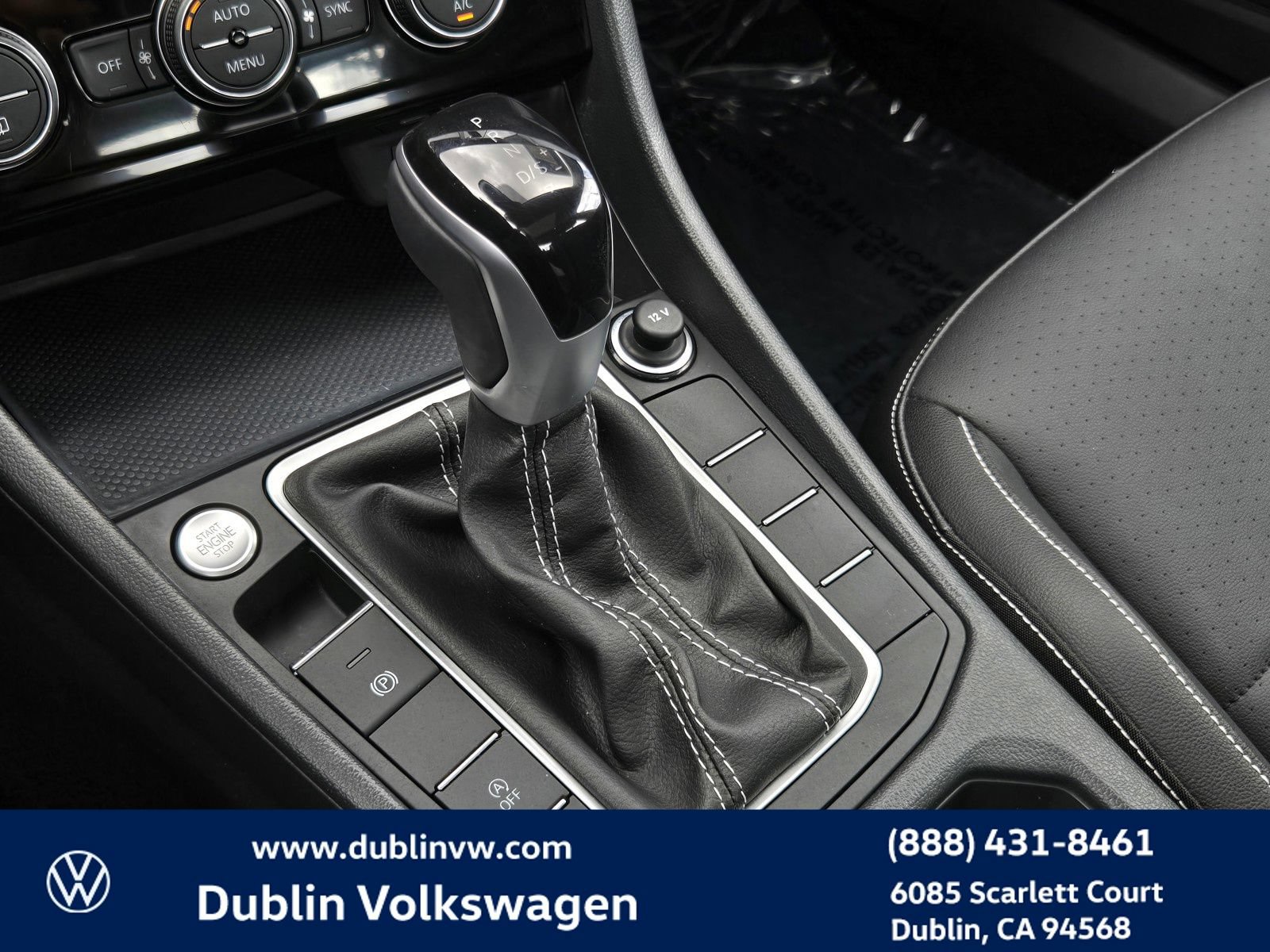 Certified 2023 Volkswagen Jetta SE w/ Panoramic Sunroof Package FWD image 18