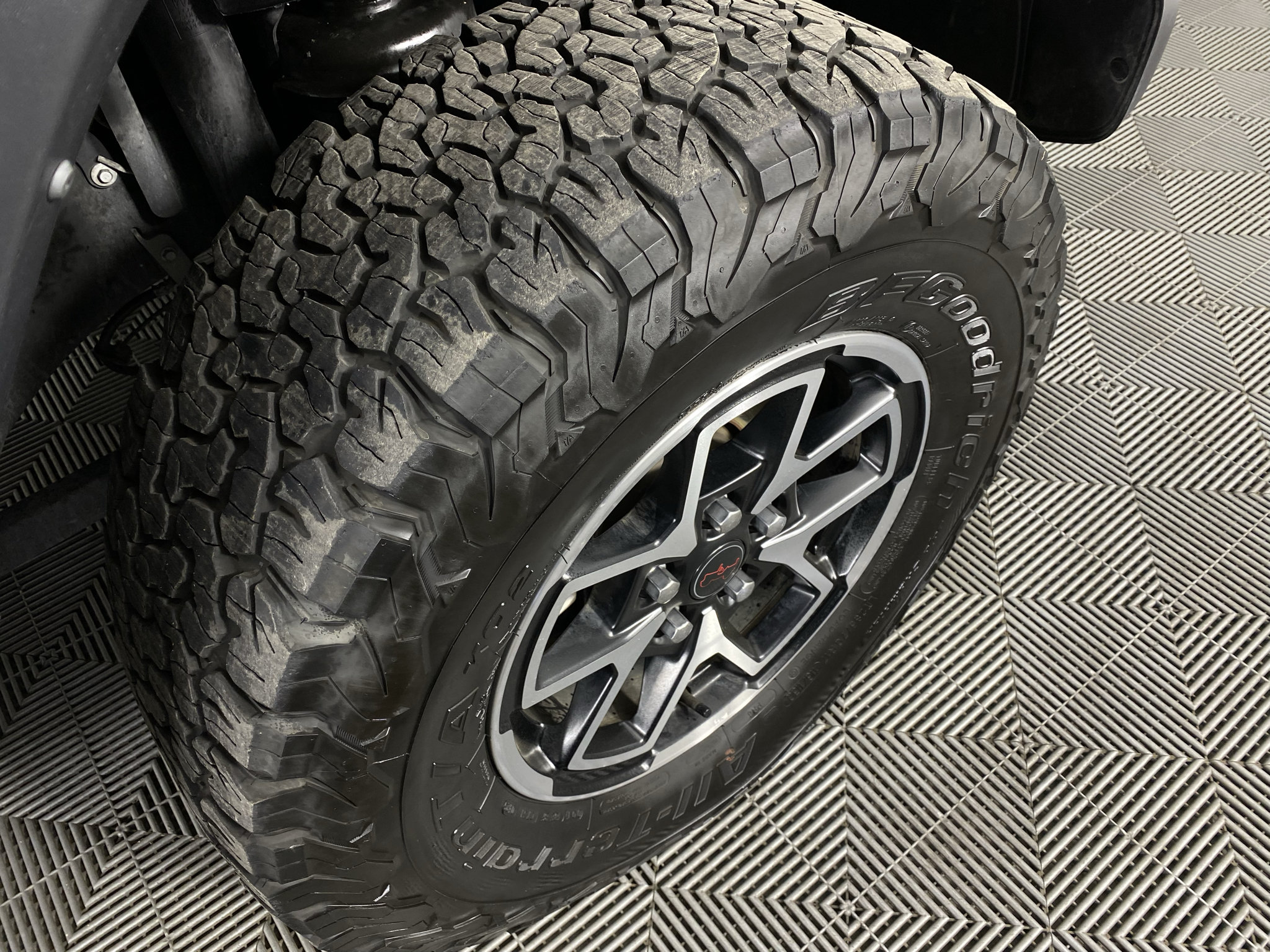Used 2025 Jeep Wrangler Unlimited Rubicon AWD/4WD image 9