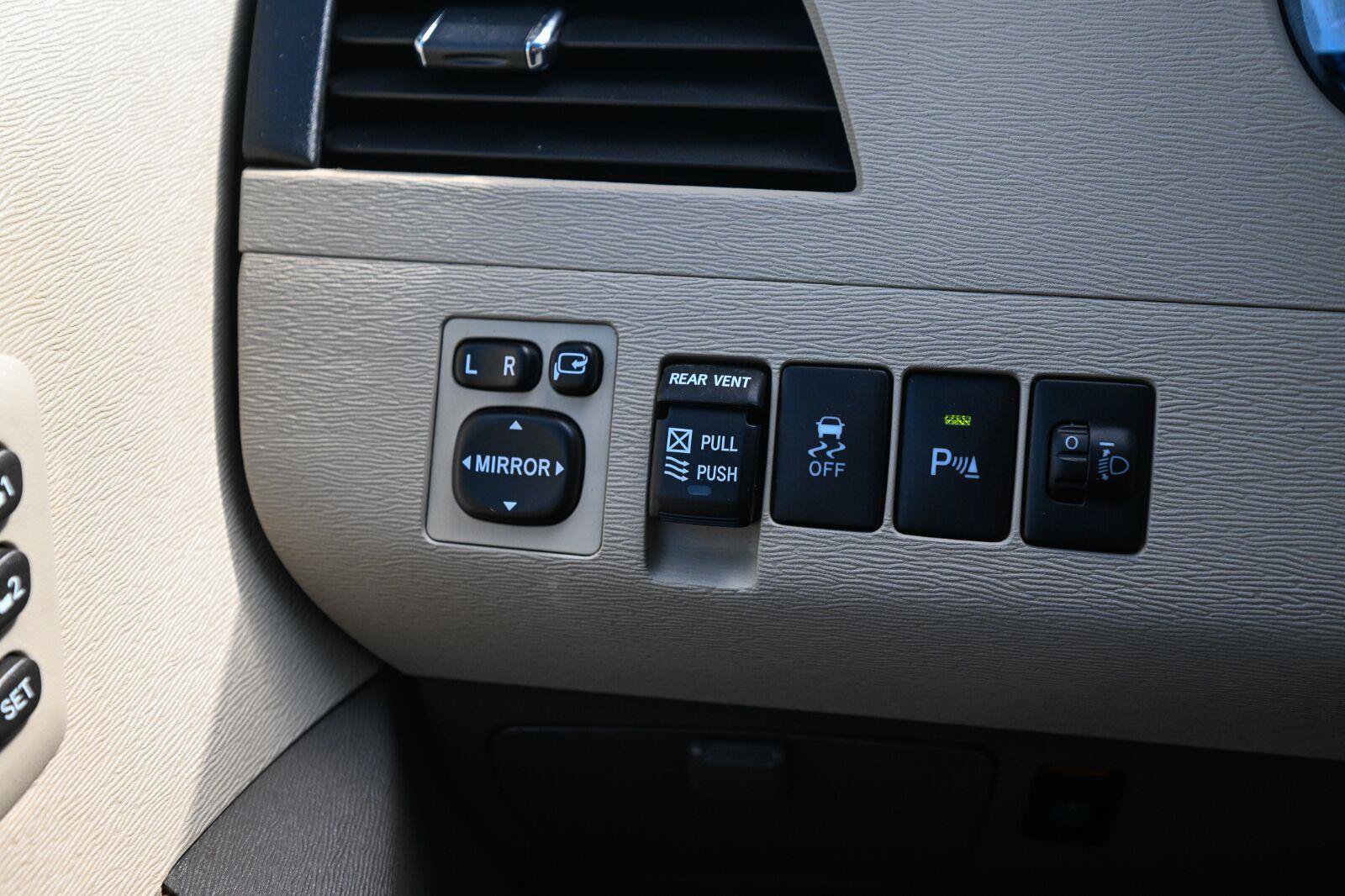 Used 2011 Toyota Sienna Limited w/ Premium Pkg FWD image 45