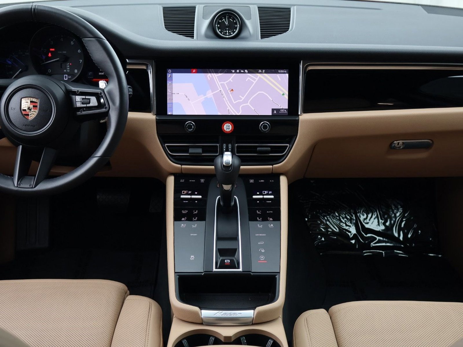 Certified 2025 Porsche Macan AWD/4WD image 20