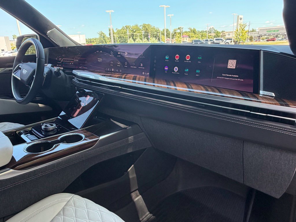 New 2026 Cadillac Escalade Platinum Sport w/ LPO, ONYX Package AWD/4WD image 43