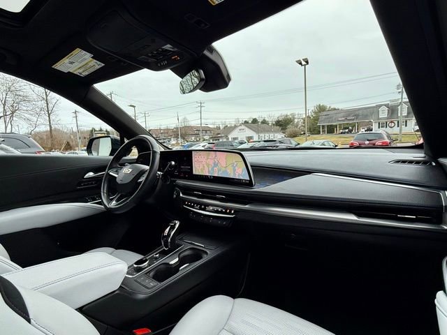 Used 2024 Cadillac XT4 Sport image 27