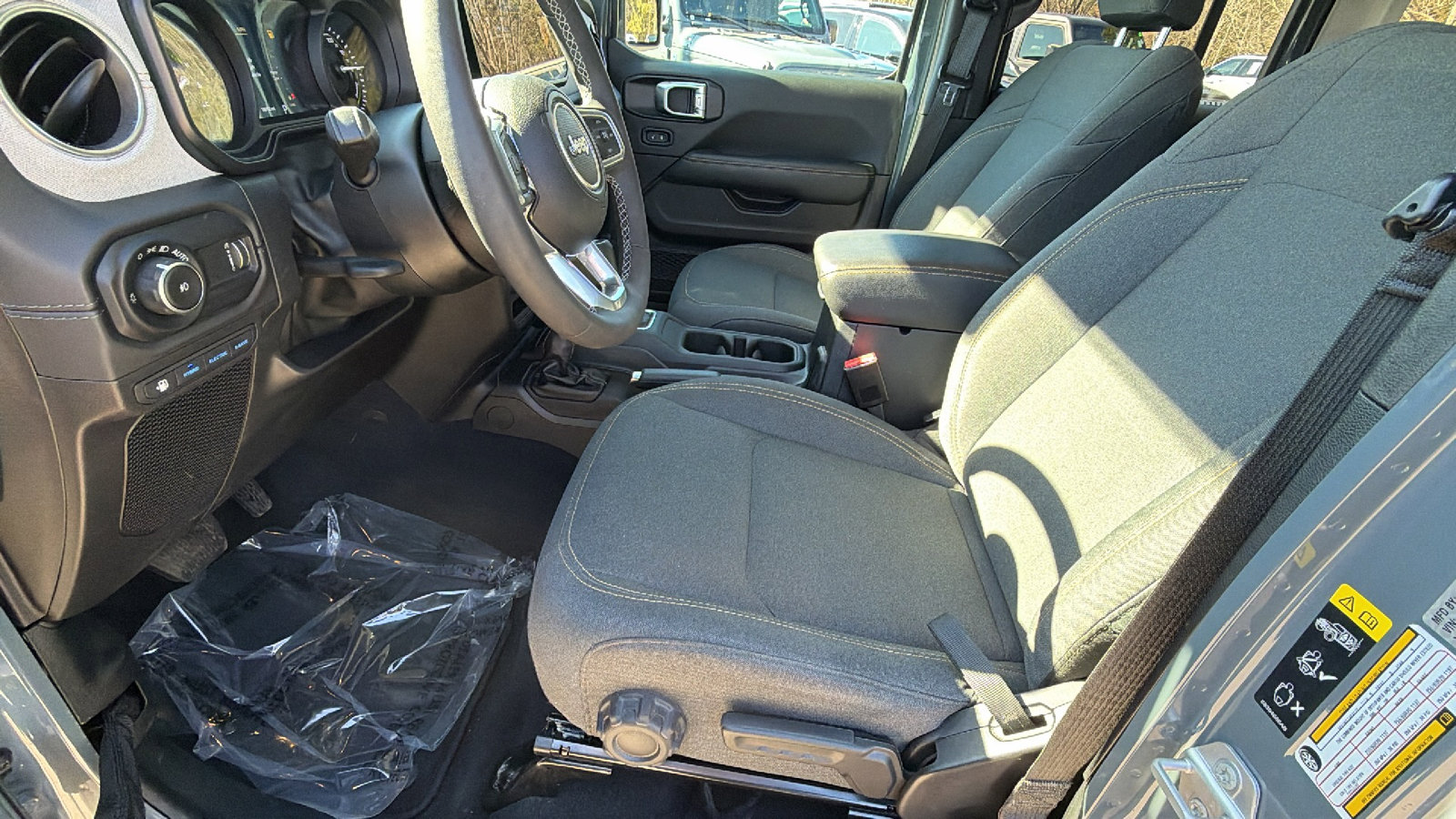 Used 2025 Jeep Wrangler Sahara w/ Safety Group image 16