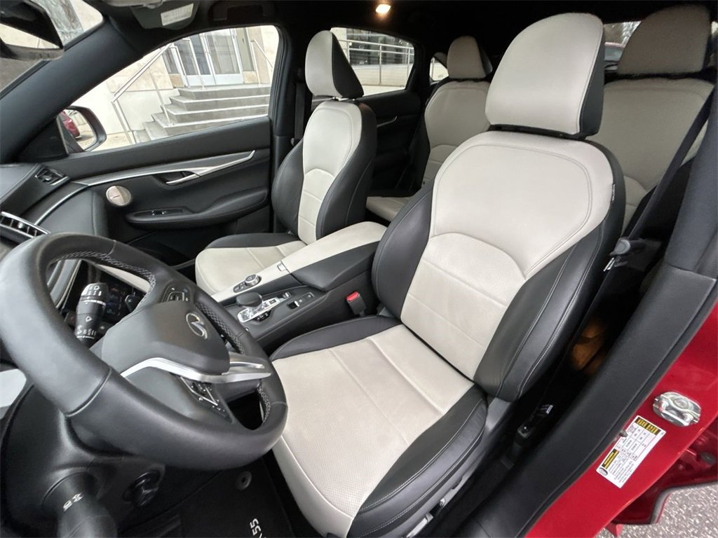 Certified 2023 INFINITI QX55 Essential image 15