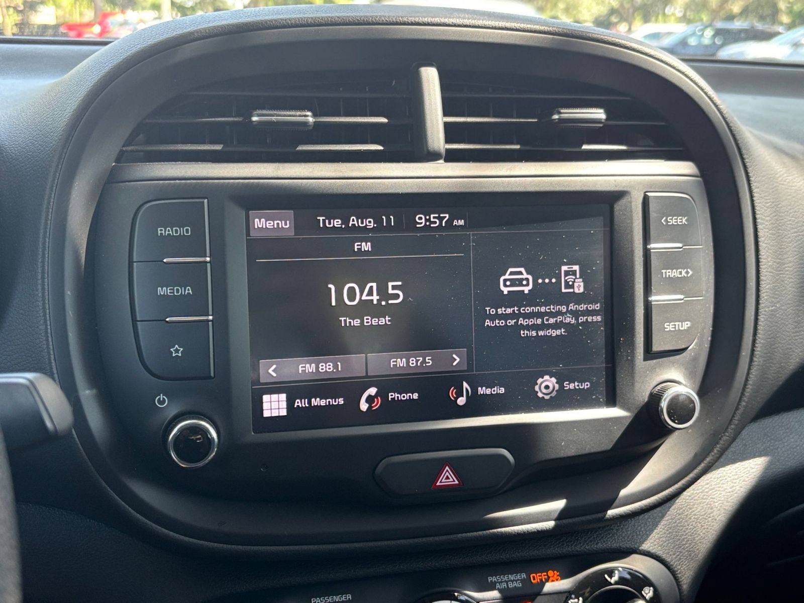 Used 2025 Kia Soul LX w/ LX Technology Package FWD image 19