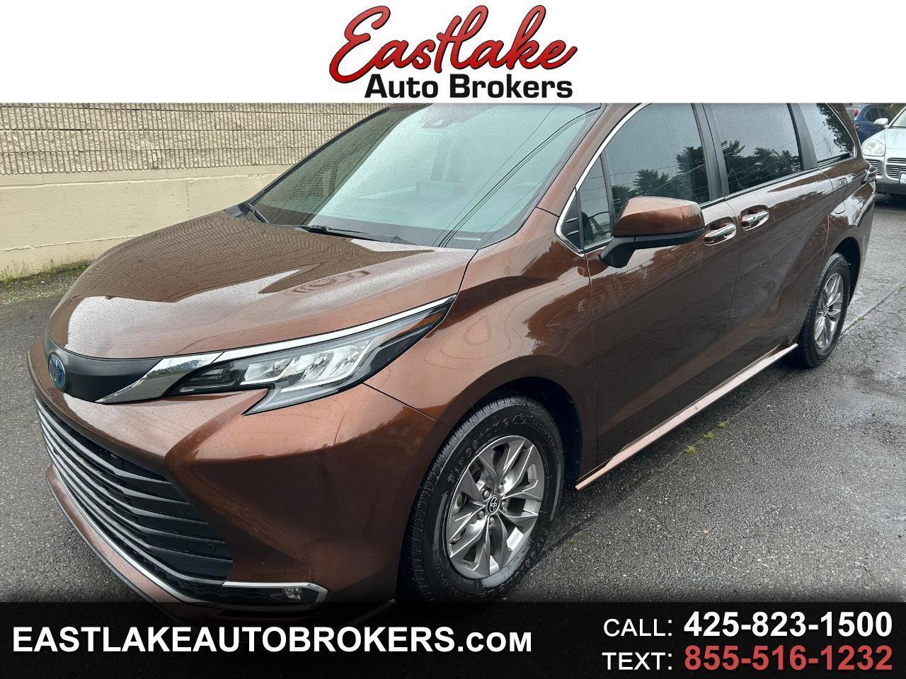 Used 2023 Toyota Sienna XLE w/ XLE Plus Package image 1