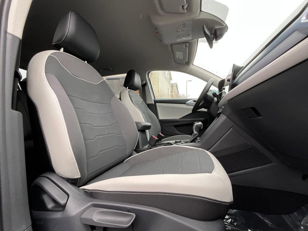 New 2026 Volkswagen Taos SE image 12