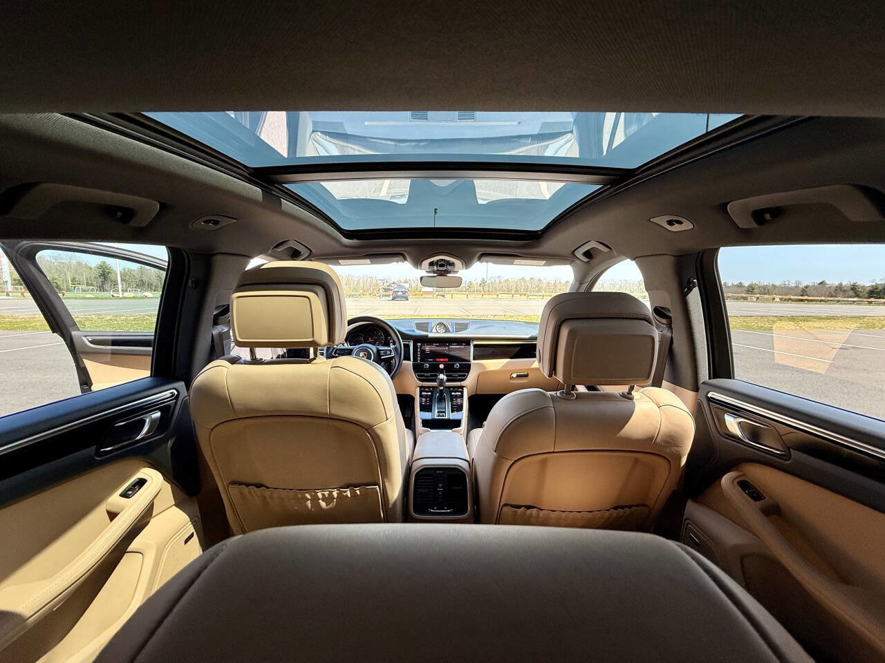 Used 2024 Porsche Macan w/ Premium Plus Package AWD/4WD image 43