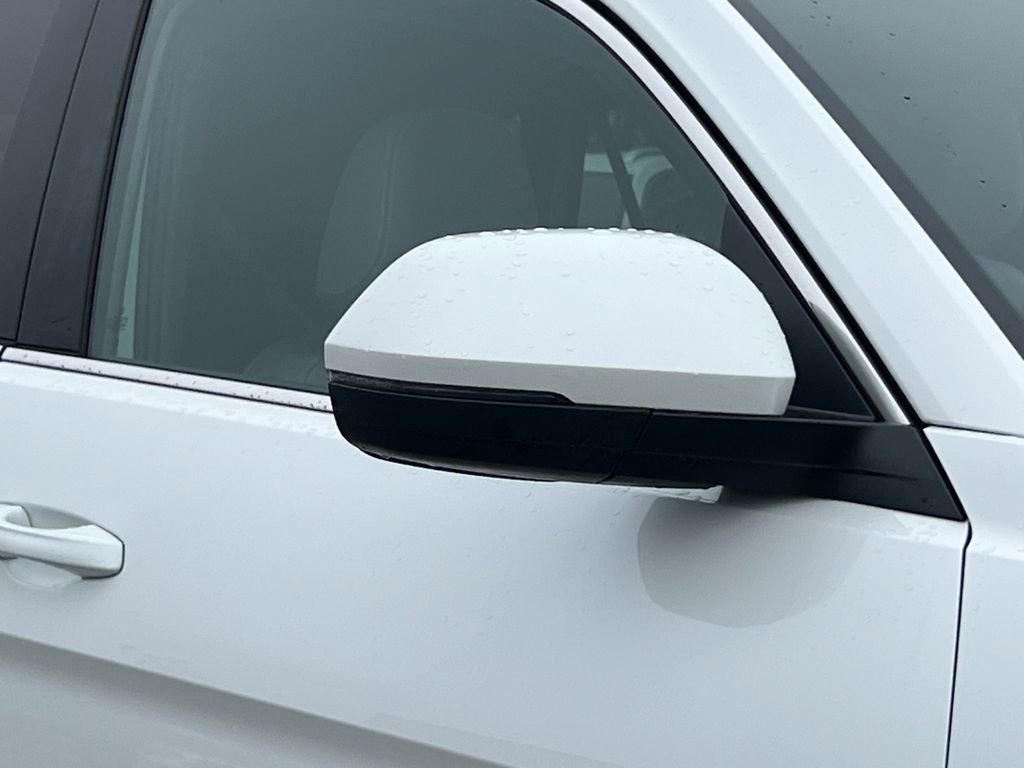 Certified 2024 Volkswagen Atlas Cross Sport SEL R-Line image 9