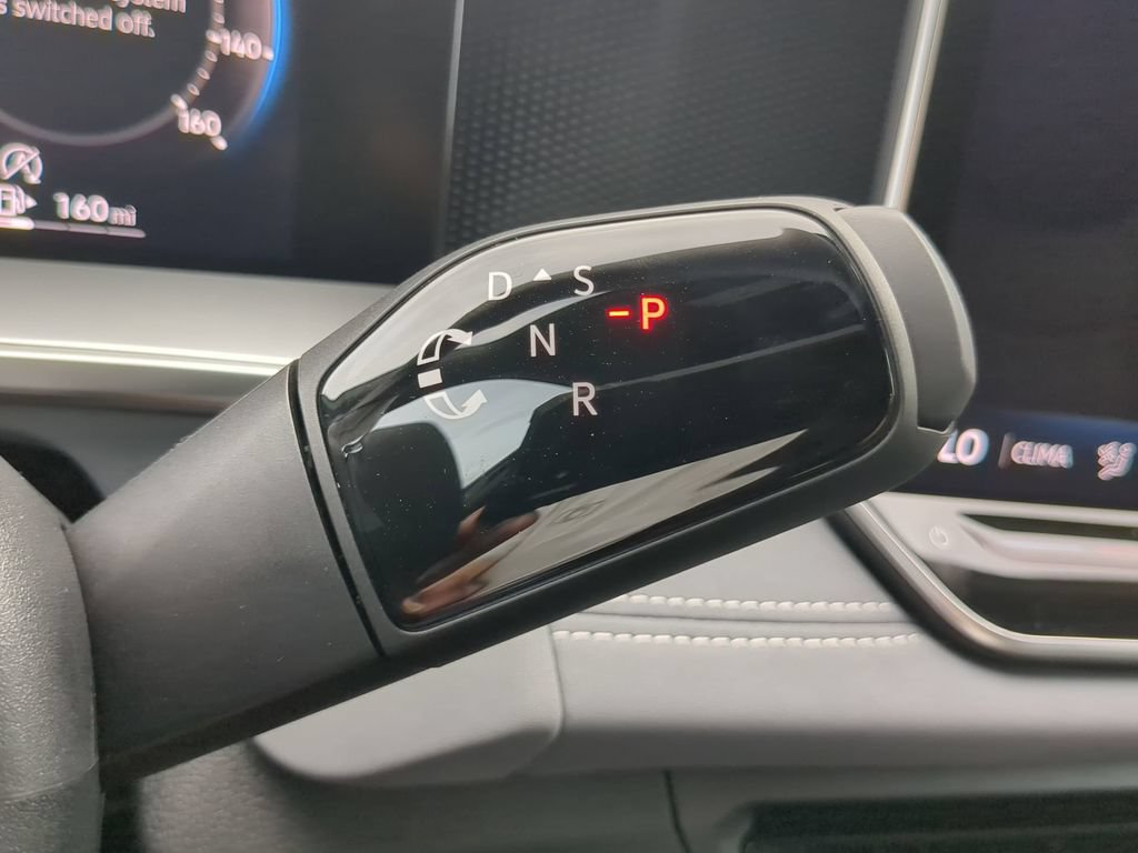 New 2025 Volkswagen Tiguan SE R-Line FWD image 26