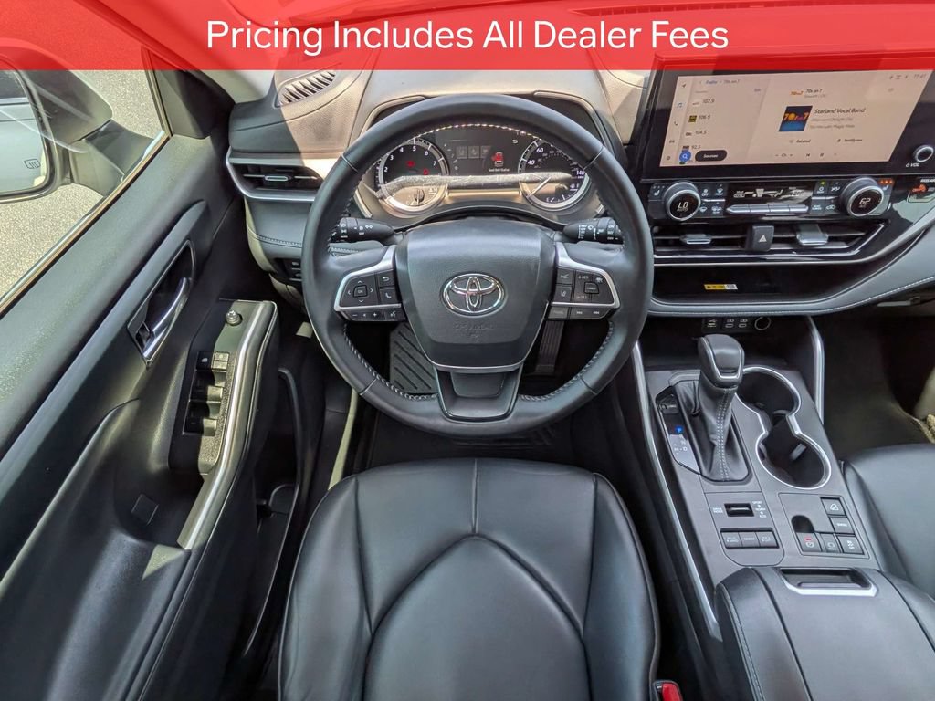 Used 2023 Toyota Highlander XLE AWD/4WD image 18
