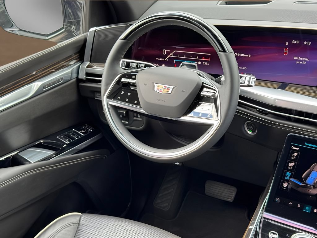 Certified 2025 Cadillac Escalade Premium Luxury AWD/4WD image 22