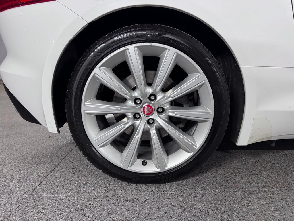 Used 2017 Jaguar F-TYPE Coupe RWD image 8