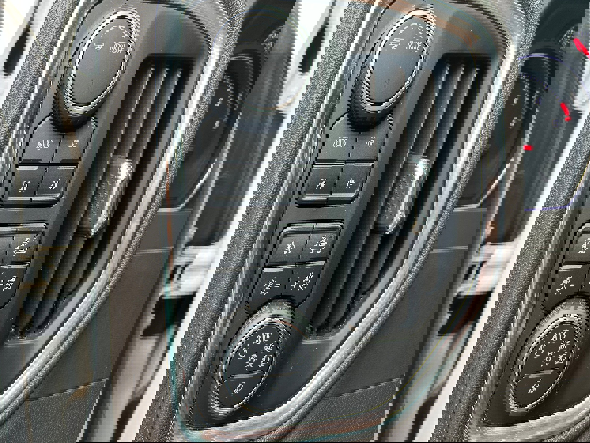 Used 2020 Chevrolet Silverado 2500 LTZ image 24