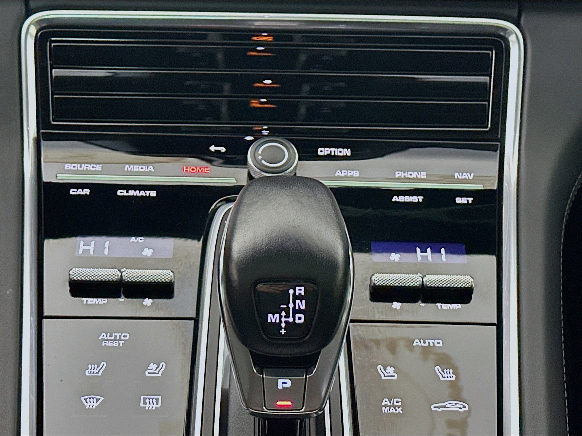 Used 2023 Porsche Panamera 4 Platinum Edition image 13