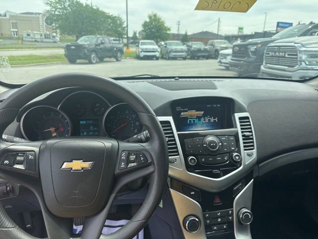 Used 2016 Chevrolet Cruze LT w/ Technology Package FWD image 29