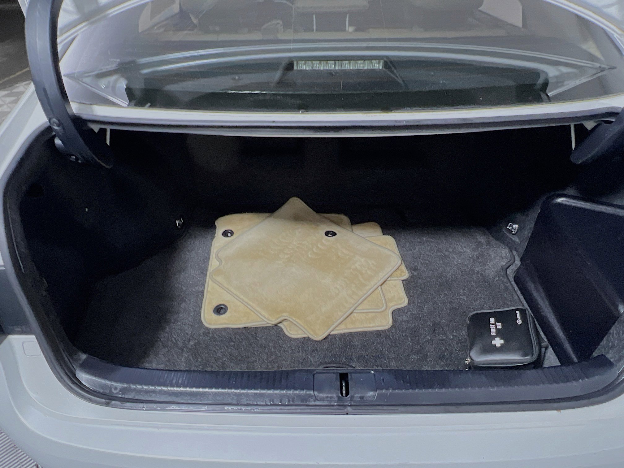 Used 2013 Lexus ES 300h image 34