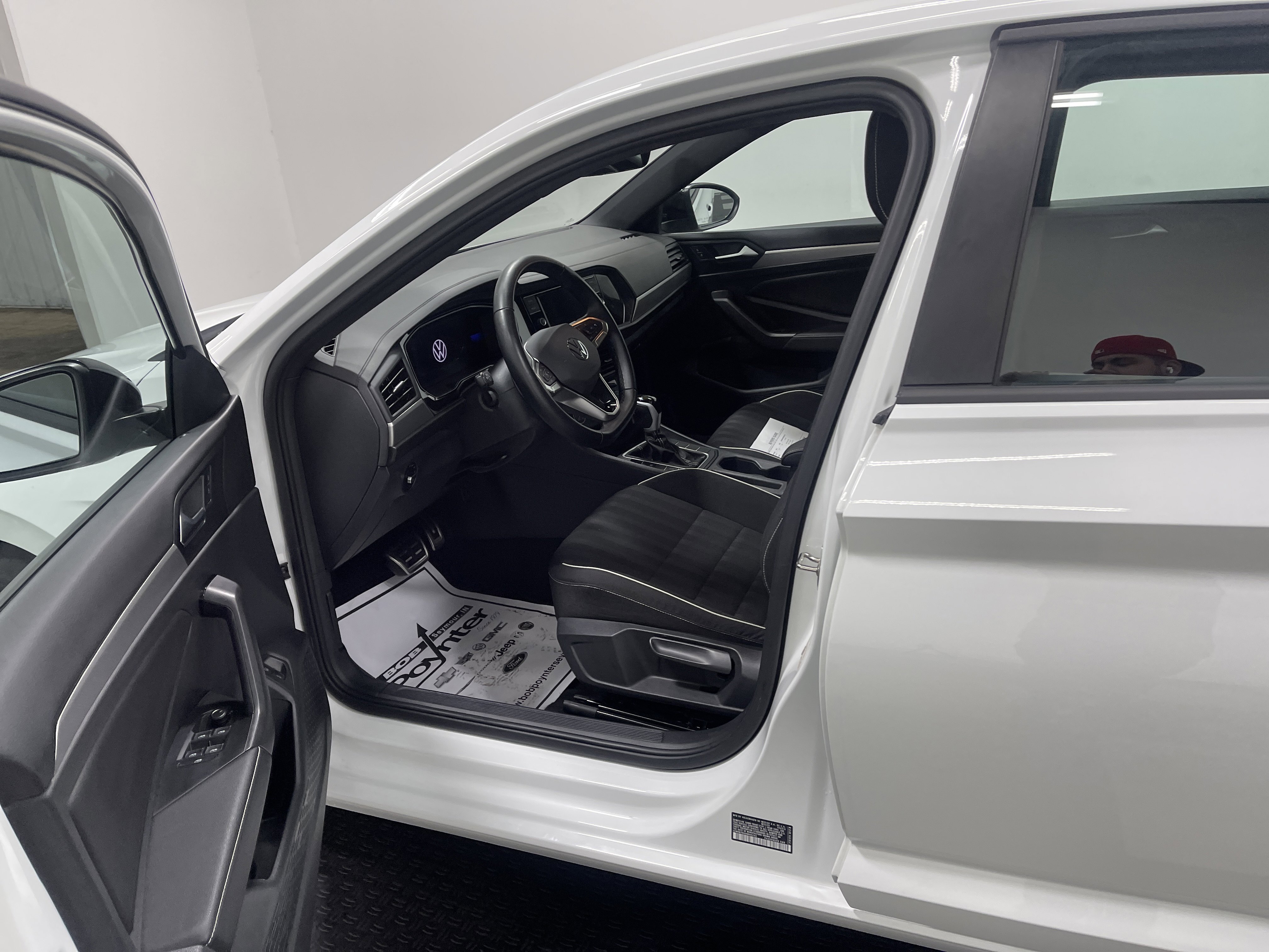 Used 2024 Volkswagen Jetta Sport image 9