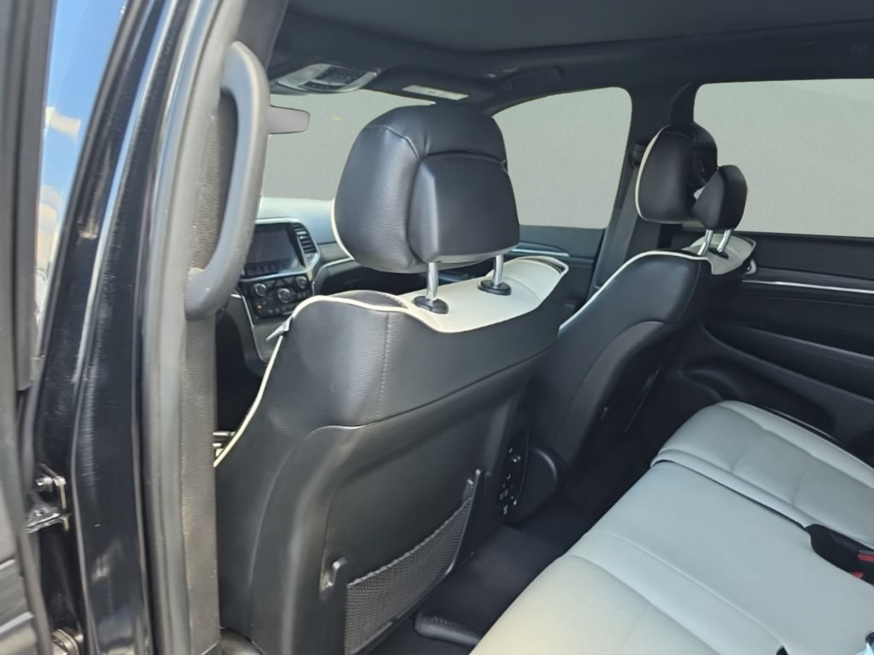 Used 2019 Jeep Grand Cherokee Limited w/ Luxury Group II RWD image 23