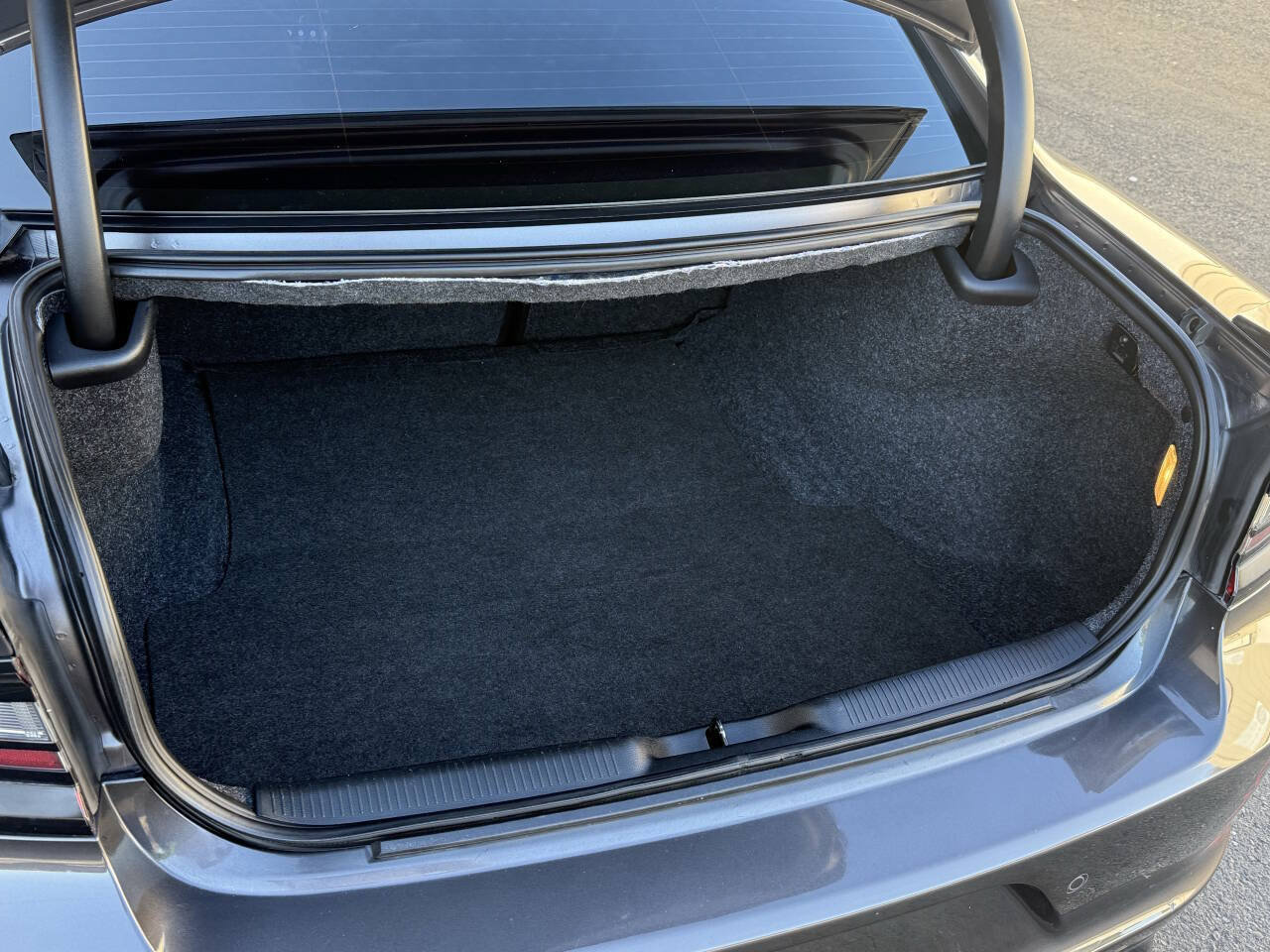 Used 2018 Dodge Charger R/T RWD image 10