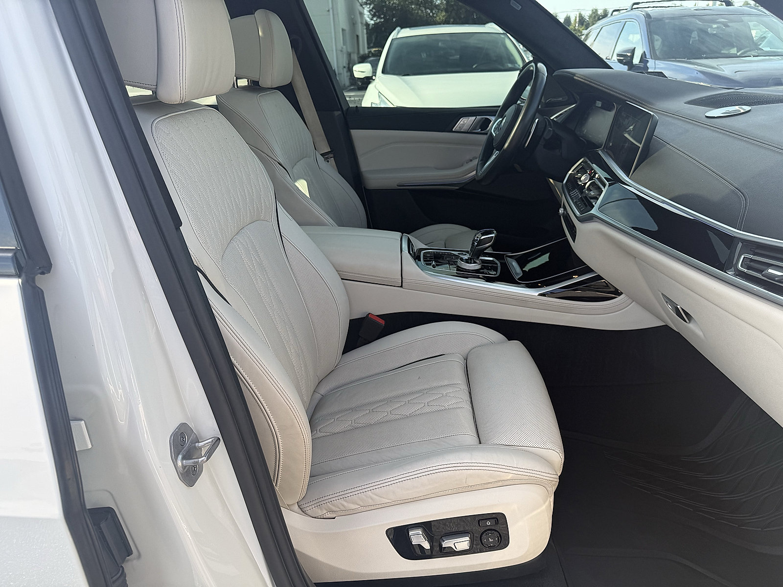 Used 2021 BMW X7 M50i AWD/4WD image 30