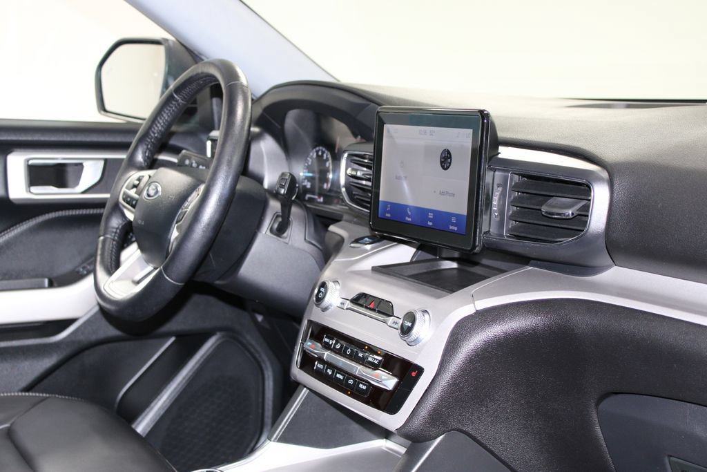 Used 2023 Ford Explorer XLT w/ Equipment Group 202A AWD/4WD image 31