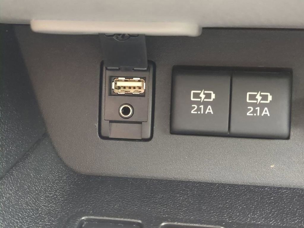 Used 2017 Toyota Highlander XLE FWD image 22