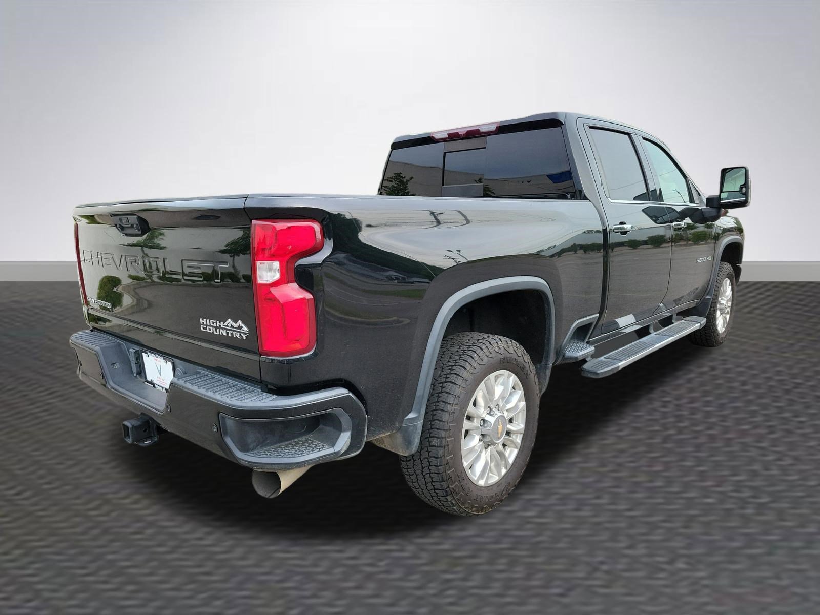 Used 2022 Chevrolet Silverado 3500 High Country w/ Safety Package II AWD/4WD image 5