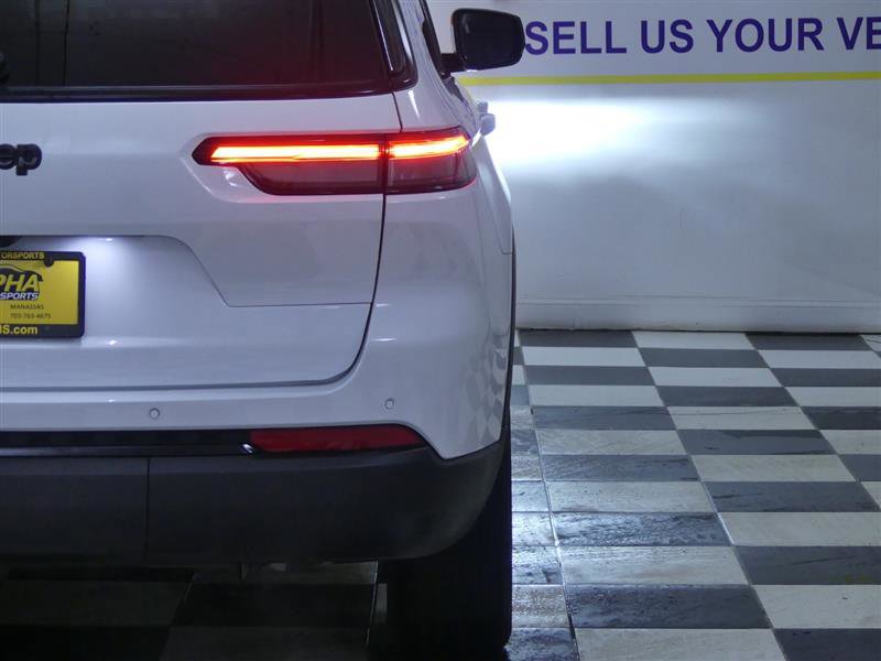 Used 2023 Jeep Grand Cherokee L Laredo image 34