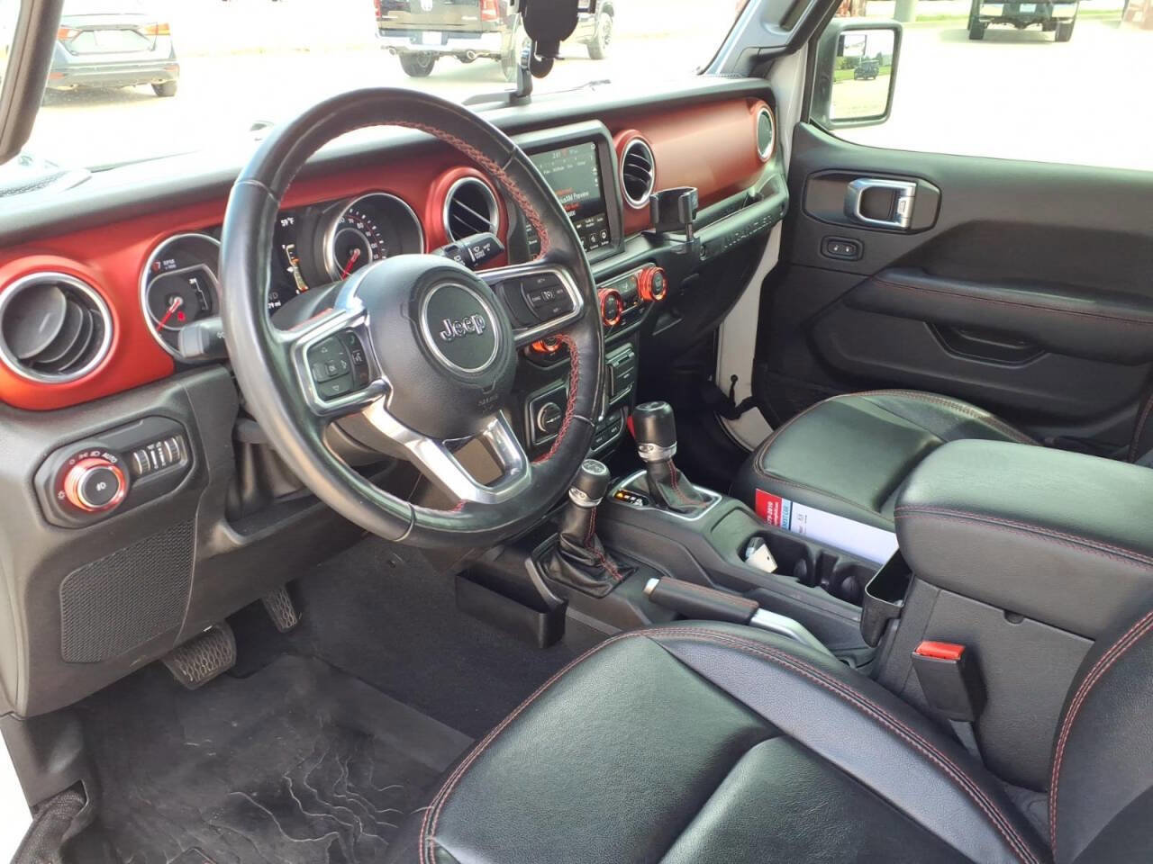 Used 2022 Jeep Wrangler Unlimited Rubicon w/ LED Lighting Group AWD/4WD image 17