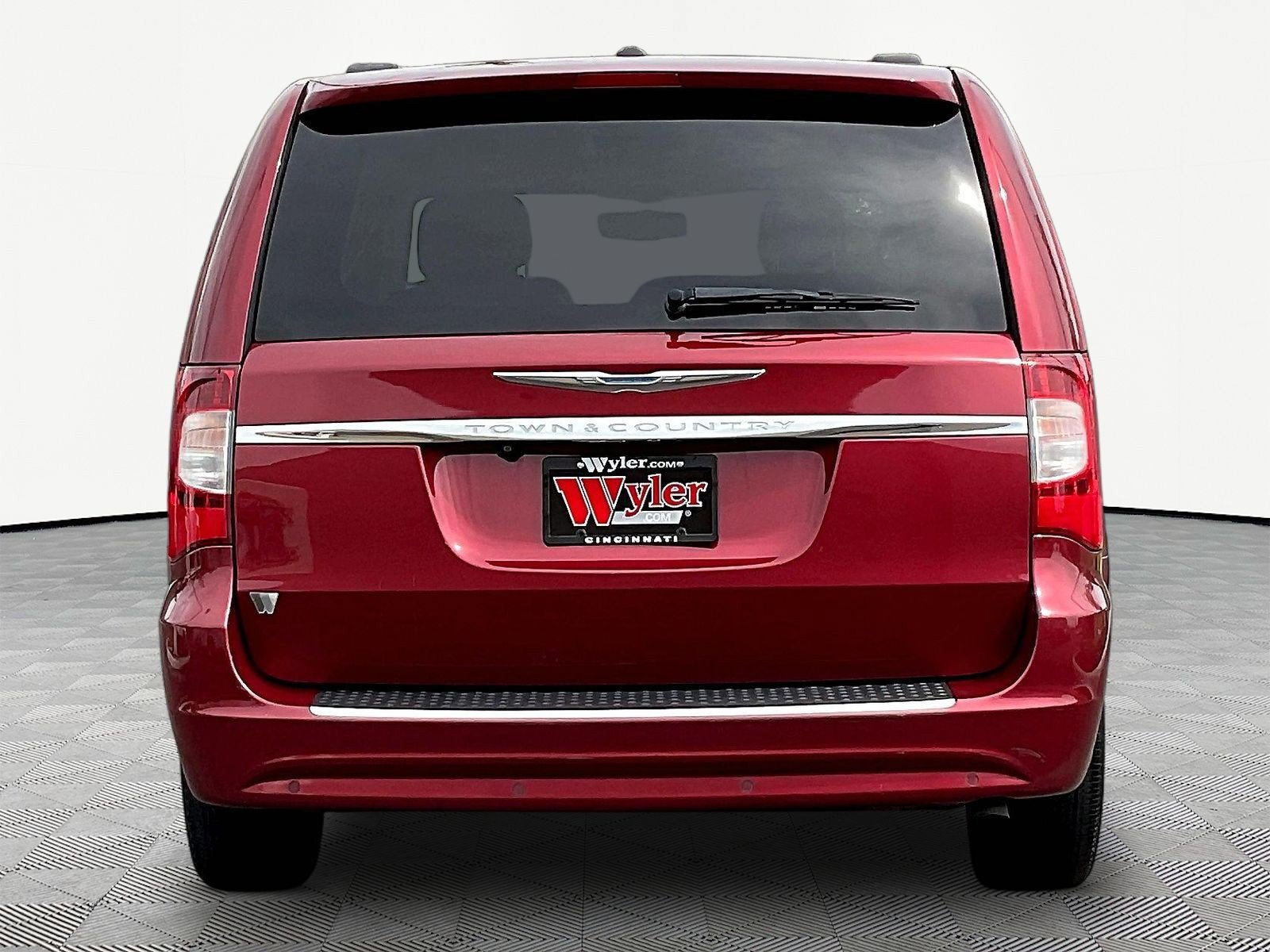 Used 2013 Chrysler Town & Country Touring-L w/ Premium Group FWD image 5