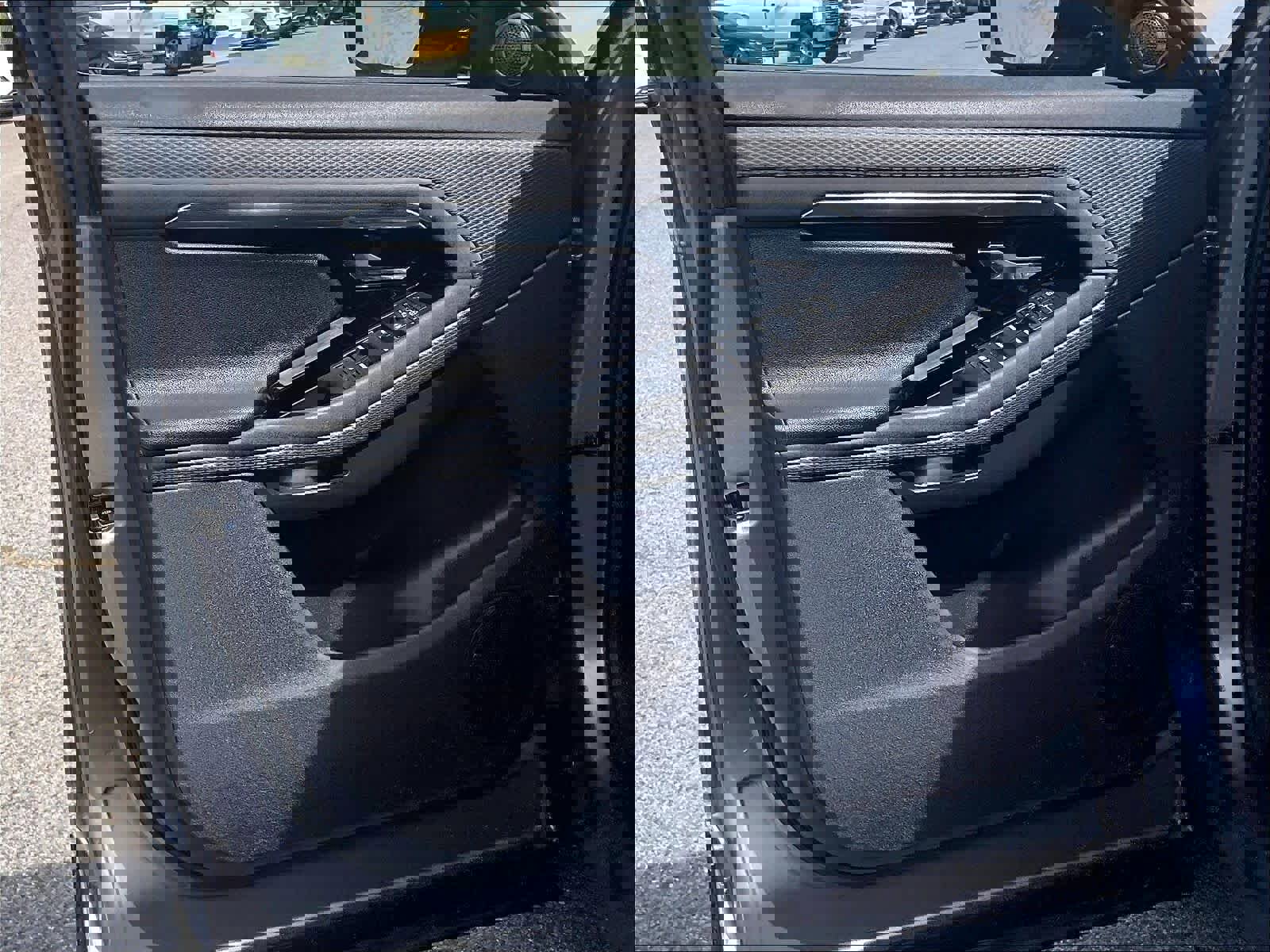 Used 2023 Land Rover Range Rover Evoque R-Dynamic S image 9