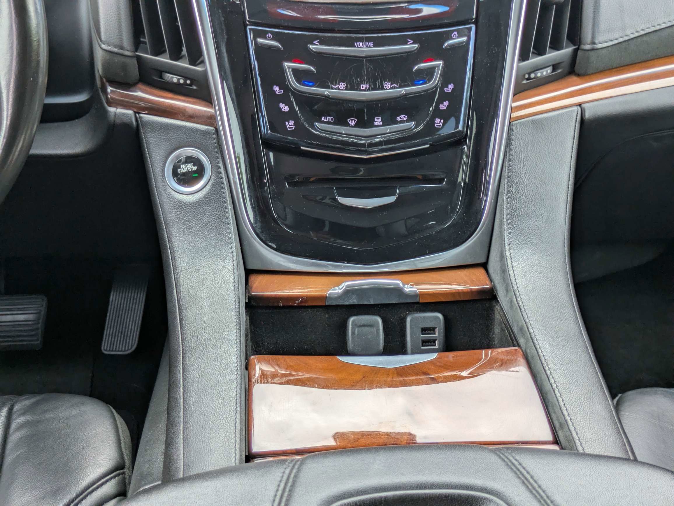 Used 2015 Cadillac Escalade Luxury RWD image 21