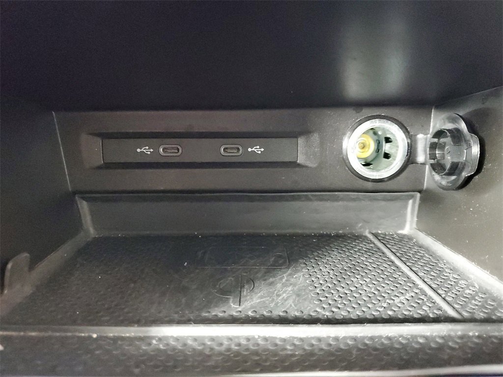 Used 2023 Volkswagen Tiguan SE R-Line image 22